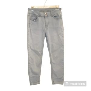 Wax Jeans Women's Cropped Straight Jeans Size 5 Light Wash Blue Denim 27”X 24”